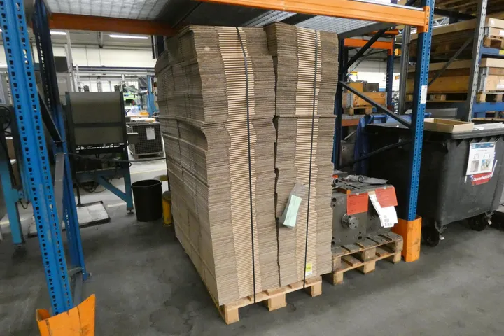 Konvolut Kartonagen WPK (2x4) fefcto 0201 (380x285x165) VW BCT:5.620 N Umfang: Palette mit Inhalt